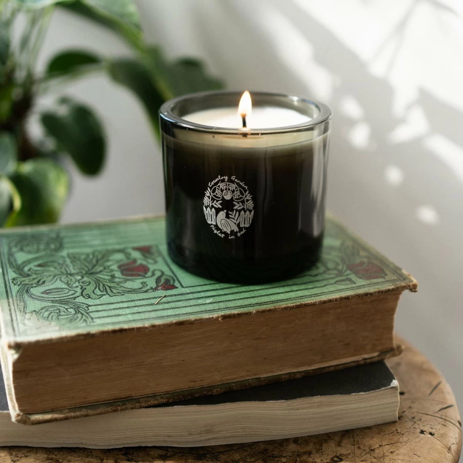 Piglet in Bed Country Garden Scented Candle - Handmade Aromatherapy for Home Decor