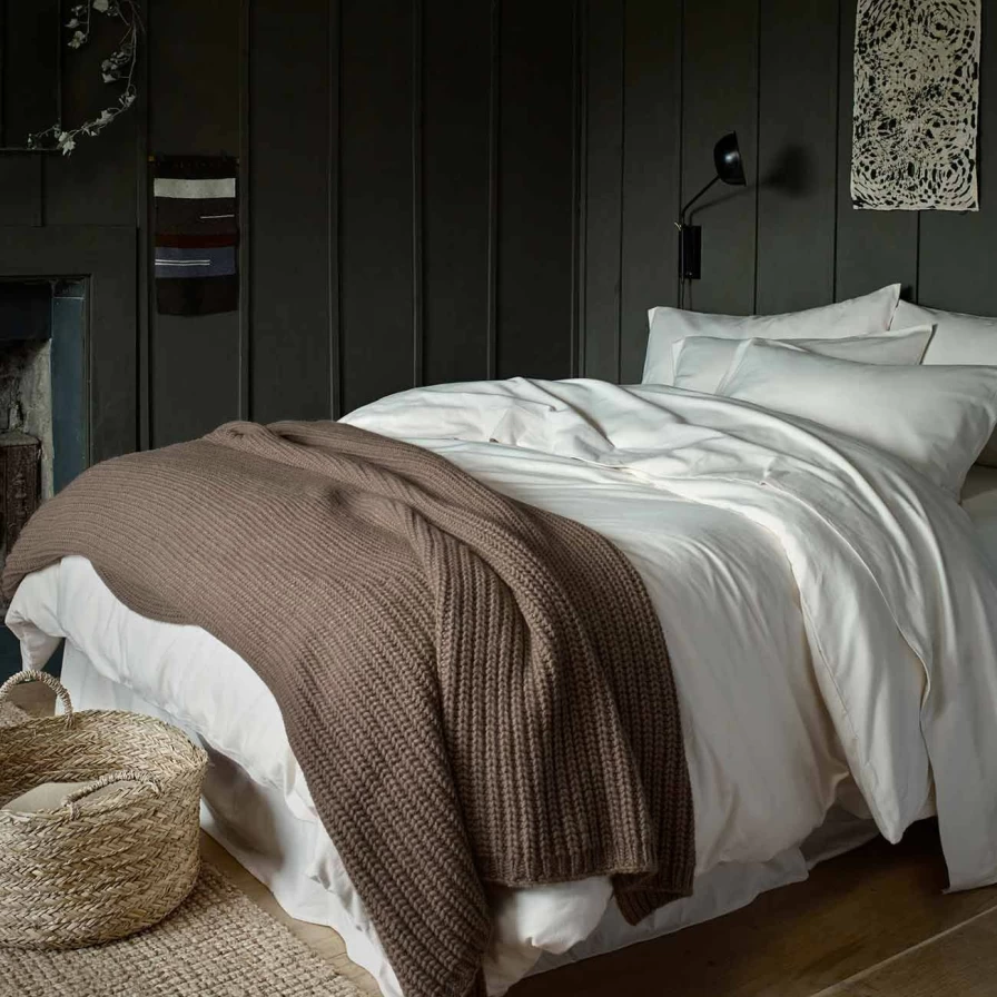 "Piglet in Bed Caramel Wool Knit Throw Blanket – Soft Handmade Chunky Knit Bedspread"