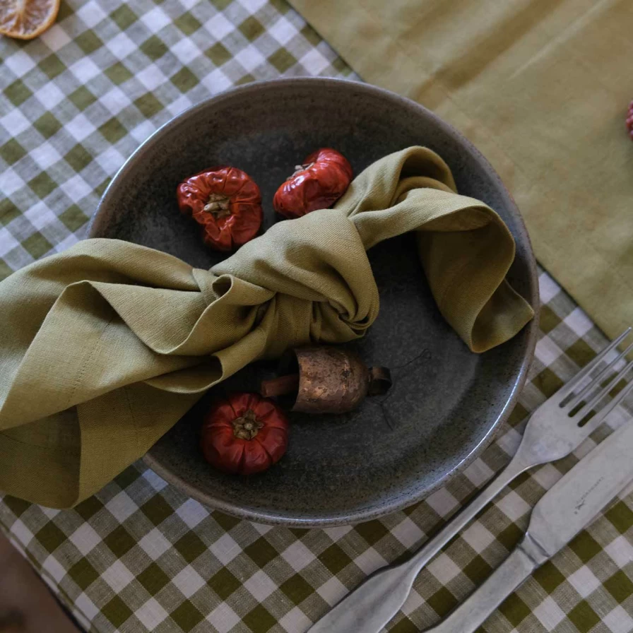 Piglet in Bed 4-Pack Botanical Green Linen Napkins – Eco-Friendly Table Linens