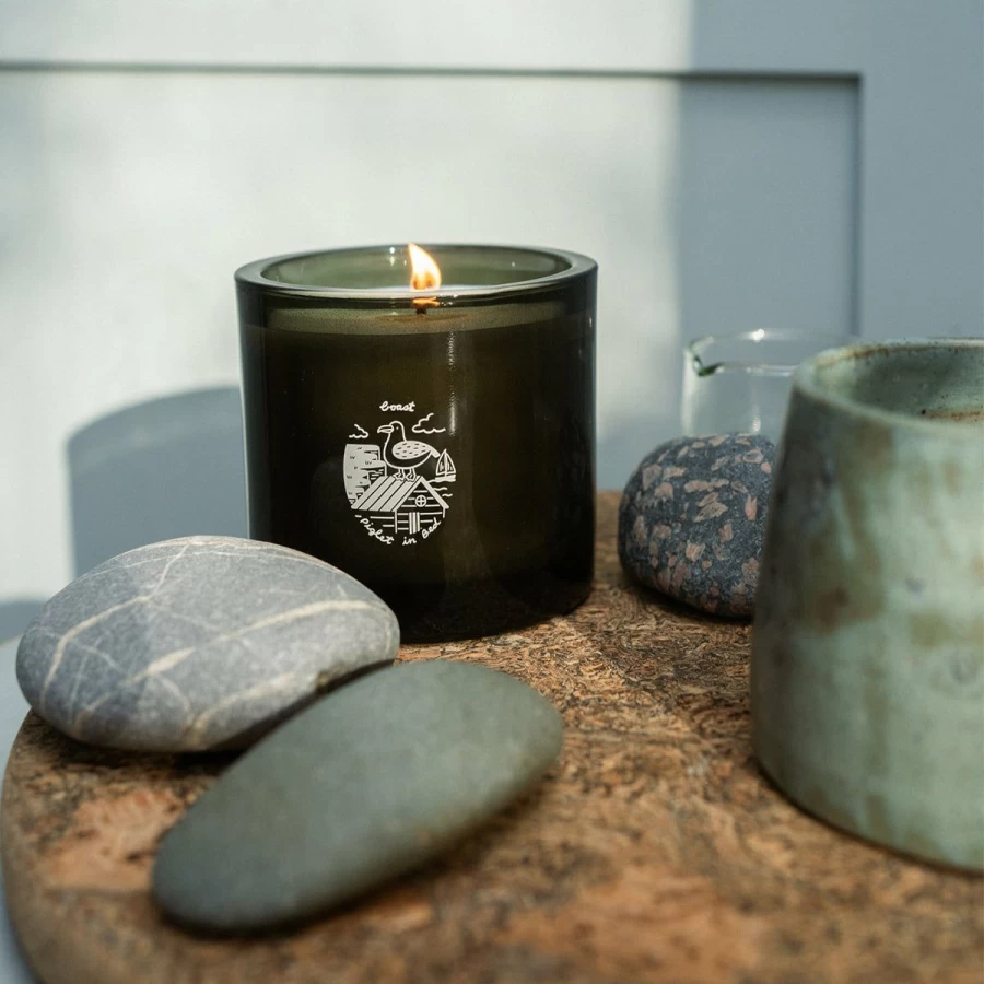 "Piglet in Bed Coast Candle – Handmade Scented Soy Wax Candle for Home Aromatherapy"